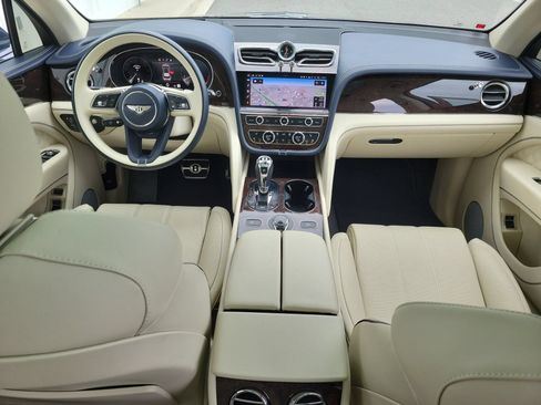 Certified 2022 Bentley Bentayga AWD/4WD image 5
