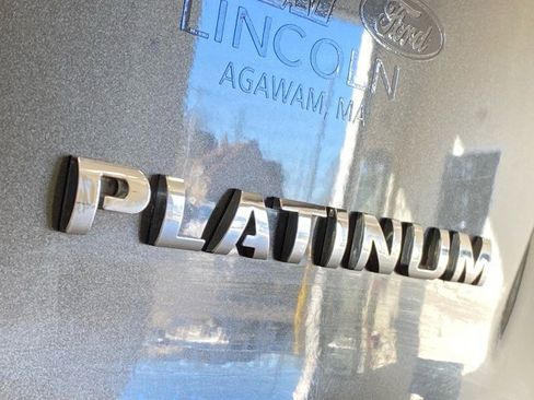 Used 2019 Ford Explorer Platinum image 9