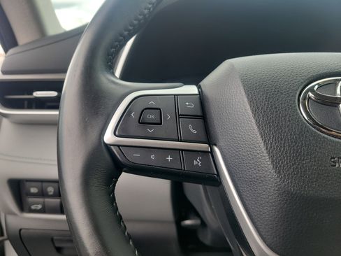Used 2024 Toyota Highlander XLE FWD image 20