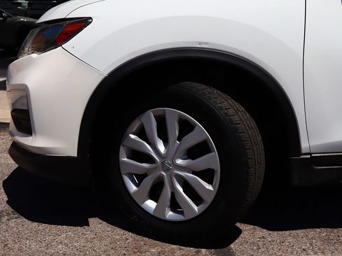 Used 2017 Nissan Rogue S AWD/4WD image 5
