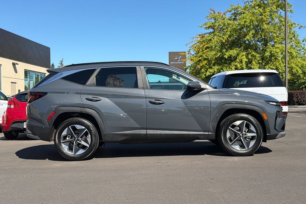 Certified 2025 Hyundai Tucson SEL AWD/4WD image 3