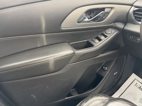 Used 2018 Chevrolet Traverse LT image 27