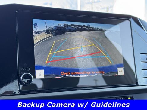 Used 2025 Toyota Camry SE w/ Convenience Package image 8