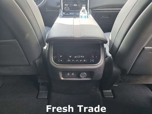 Used 2025 Nissan Armada SL image 11