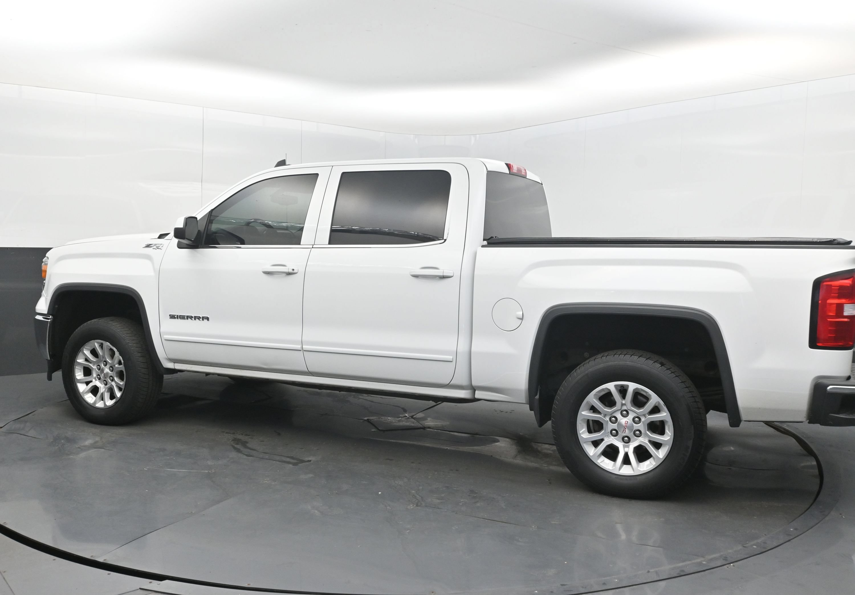 Used 2015 GMC Sierra 1500 SLE w/ SLE Value Package AWD/4WD image 7