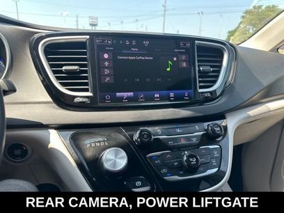Used 2022 Chrysler Pacifica Touring-L