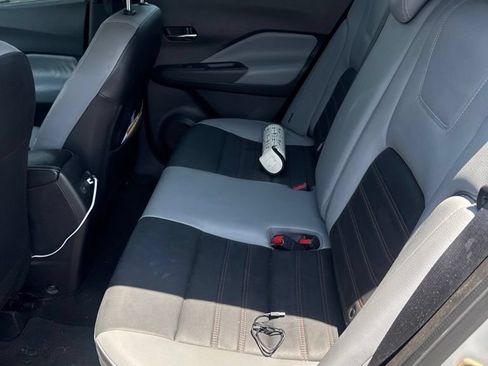 Used 2021 Nissan Kicks SR w/ SR Premium Package FWD image 9