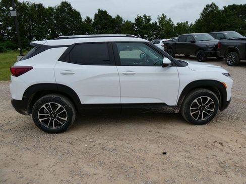 New 2026 Chevrolet TrailBlazer LT w/ Convenience Package AWD/4WD image 3