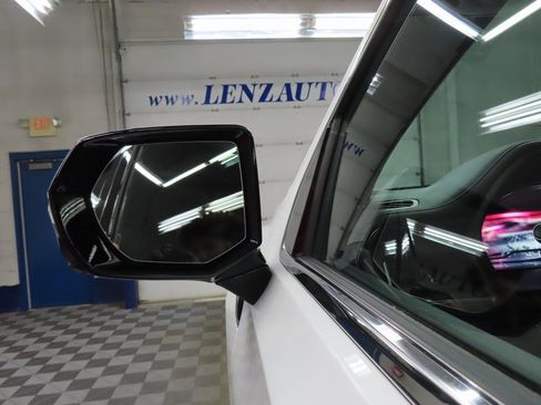 Used 2024 GMC Yukon XL SLT image 60