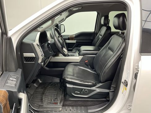 Used 2015 Ford F150 Lariat w/ Equipment Group 502A Luxury AWD/4WD image 3