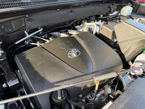 Used 2019 Toyota Highlander XLE AWD/4WD image 14