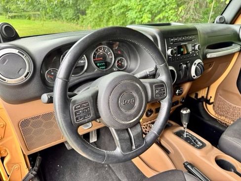 Used 2013 Jeep Wrangler Sahara w/ Connectivity Group AWD/4WD image 10