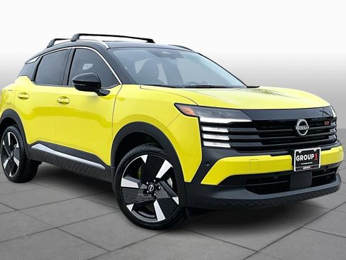 Used 2025 Nissan Kicks SR w/ Illumination Package image 2