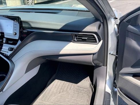 Used 2022 Toyota Camry SE image 16