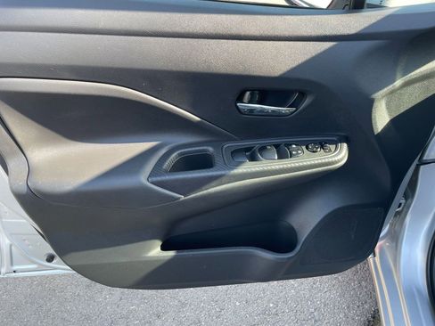 Used 2025 Nissan Versa SV image 18