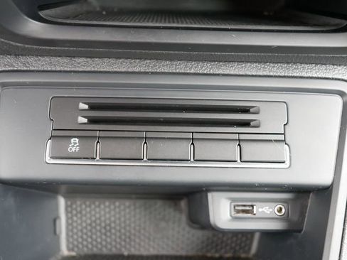 Used 2017 Volkswagen Tiguan S image 34