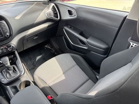 Used 2025 Kia Soul LX w/ LX Technology Package FWD image 15