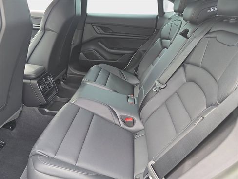 Used 2023 Porsche Taycan image 17