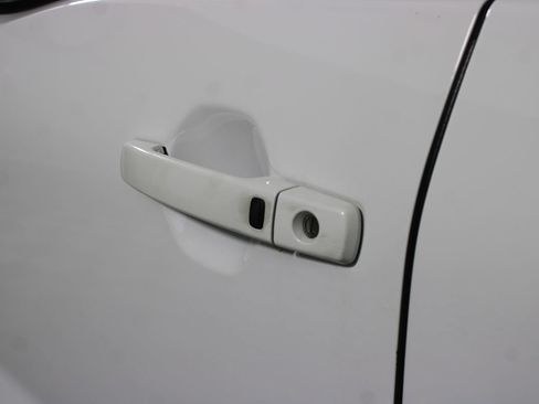 Used 2023 Nissan Frontier SV w/ SV Convenience Package RWD image 47
