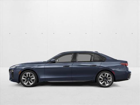New 2026 BMW 740i w/ Executive Package image 3