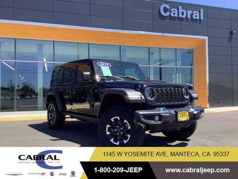 Used 2025 Jeep Wrangler Unlimited Rubicon 4xe w/ Convenience Group AWD/4WD image 1