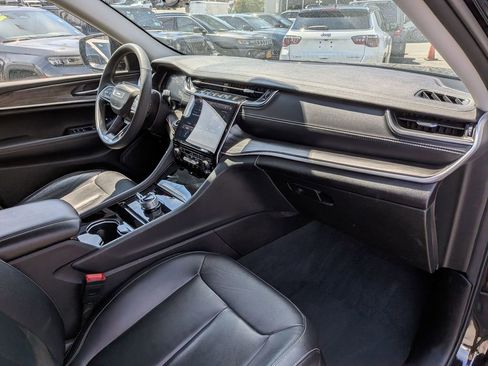 Used 2023 Jeep Grand Cherokee Limited w/ Black Appearance Package AWD/4WD image 26