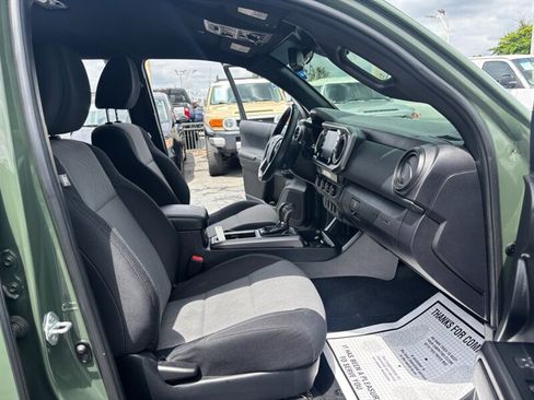Used 2021 Toyota Tacoma TRD Off-Road AWD/4WD image 18