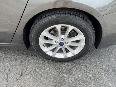 Used 2019 Ford Fusion SE FWD image 33