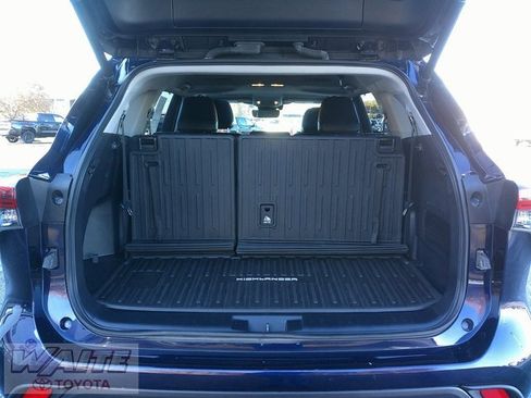 Certified 2021 Toyota Highlander XLE image 29