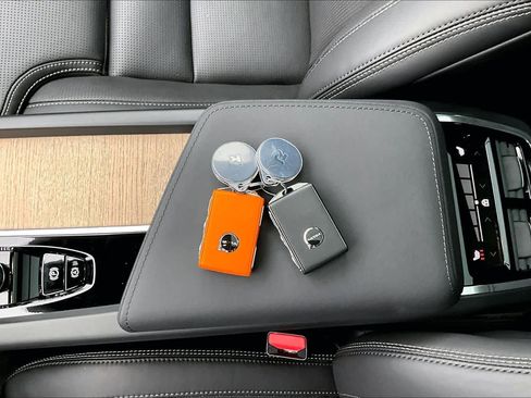 Used 2026 Volvo XC60 B5 Ultra w/ Climate Package image 14