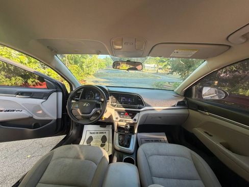 Used 2017 Hyundai Elantra SE FWD image 11