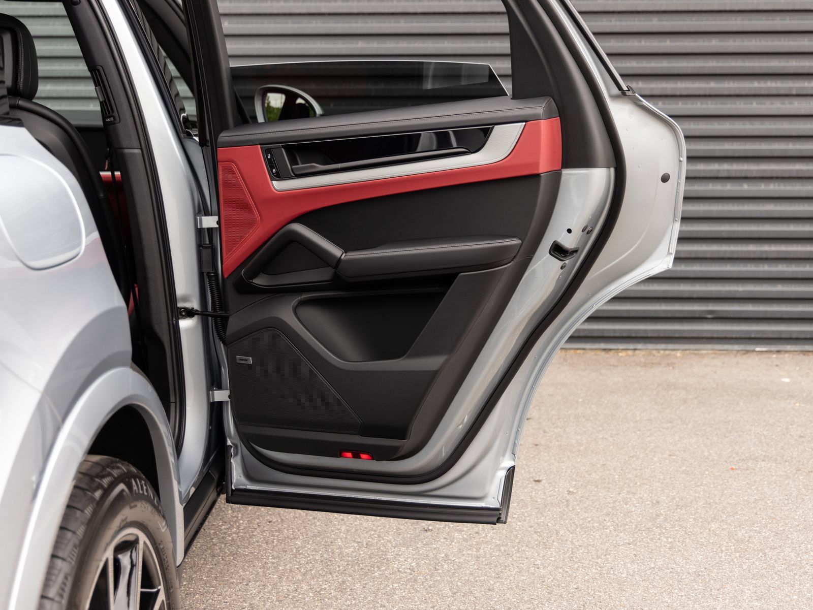 Certified 2026 Porsche Cayenne AWD/4WD image 29
