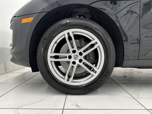 Certified 2025 Porsche Macan image 16