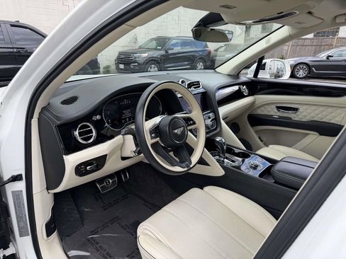 Used 2022 Bentley Bentayga AWD/4WD image 21