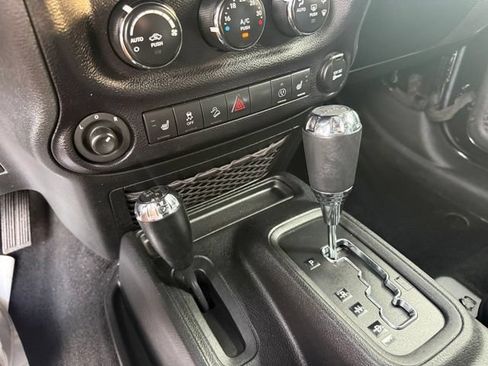 Used 2015 Jeep Wrangler Unlimited Sahara w/ Max Tow Package AWD/4WD image 30