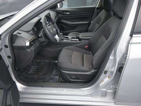 Used 2024 Nissan Altima 2.5 SV FWD image 26