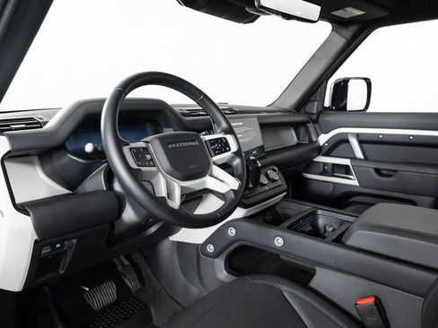 Used 2024 Land Rover Defender 110 SE image 11