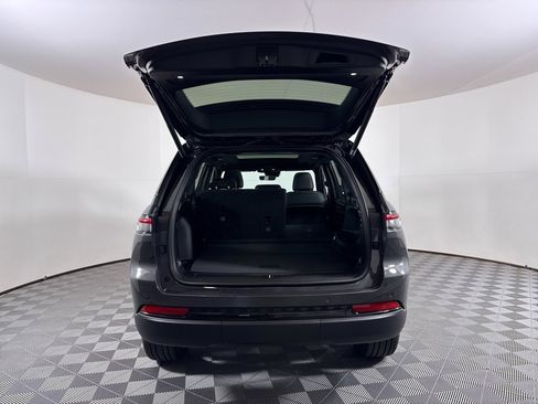 New 2025 Jeep Grand Cherokee Limited image 10