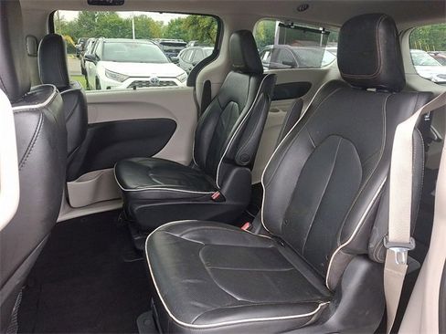 Used 2021 Chrysler Pacifica Limited w/ Premium & Safety Sphere Group image 10