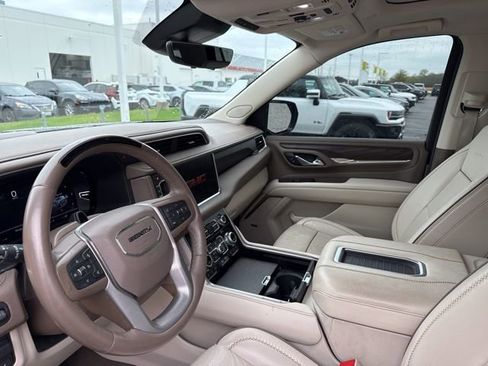 Used 2023 GMC Yukon Denali w/ Advanced Technology Package AWD/4WD image 18