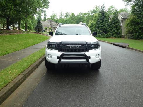 Used 2010 Toyota Tacoma PreRunner RWD image 18