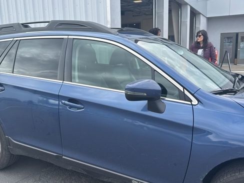 Used 2019 Subaru Outback 2.5i Limited w/ Popular Package #2 image 4