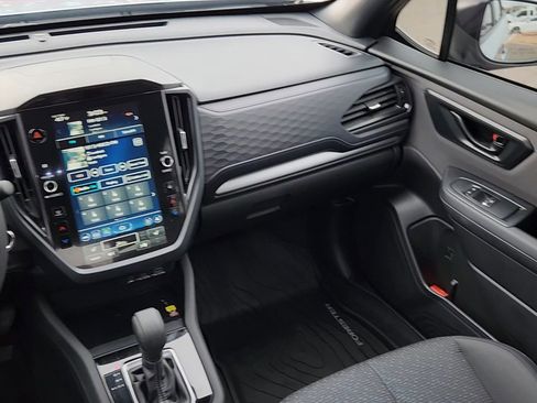 Used 2025 Subaru Forester Premium image 17