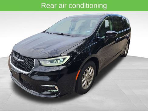 Used 2024 Chrysler Pacifica Touring-L FWD image 10