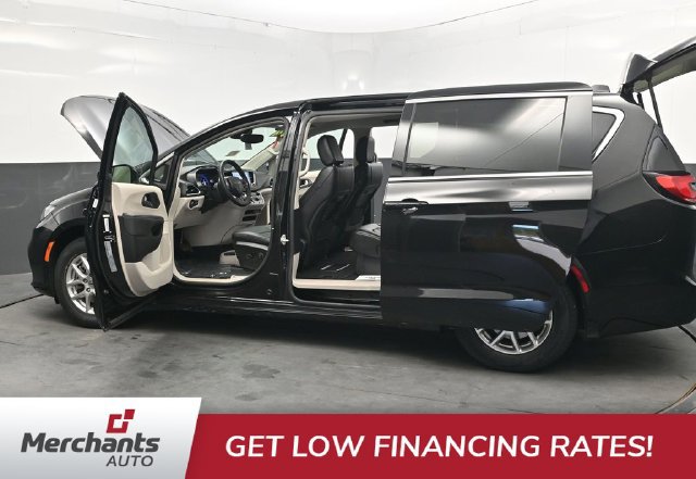 Used 2024 Chrysler Pacifica Touring-L FWD image 43