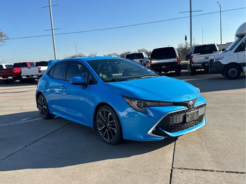 Used 2019 Toyota Corolla XSE image 2