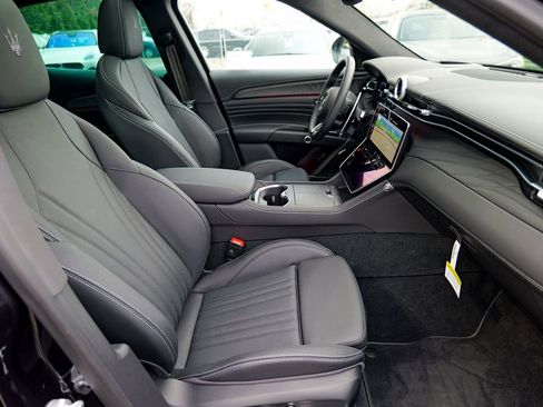 New 2025 Maserati Grecale Modena image 32