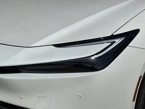 Used 2023 Toyota Prius XLE FWD image 4