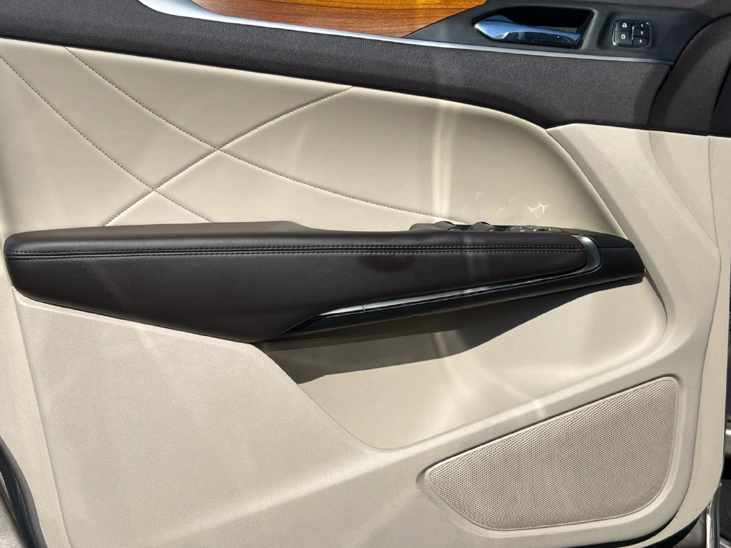 Used 2019 Lincoln MKC Select w/ Select Plus Package AWD/4WD image 15