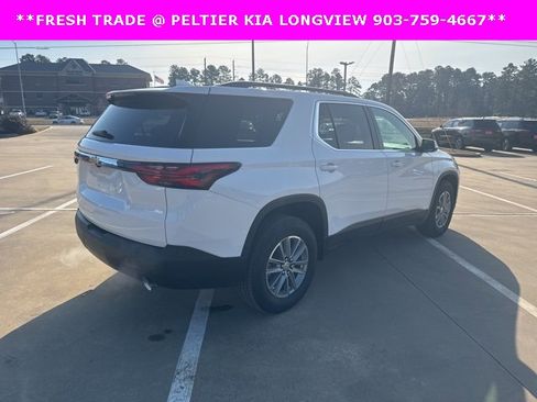 Used 2022 Chevrolet Traverse LT image 3
